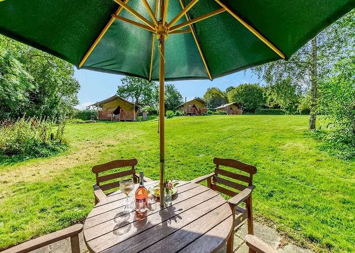 The Foxes Den - Uk45295 *